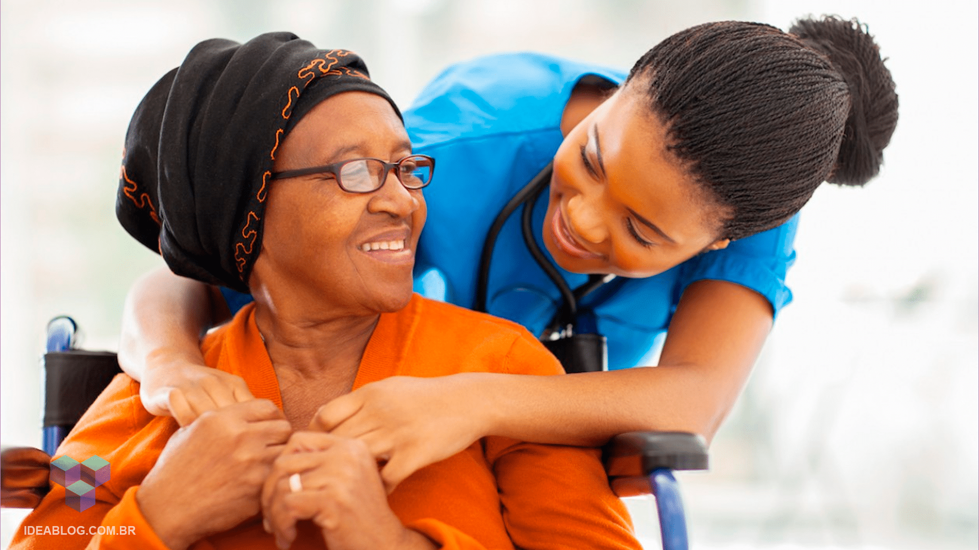 Cuidador de idosos: o que fazem e quanto ganham? Descubra