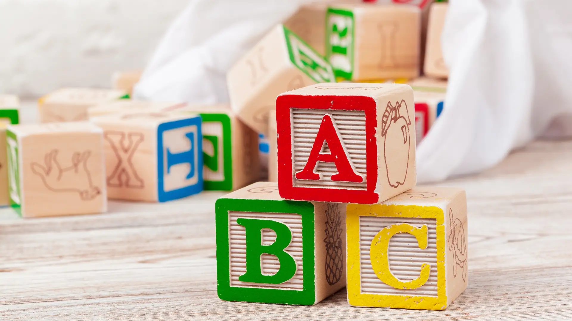10 Brincadeiras com Palavras que Estimulam o Aprendizado Infantil